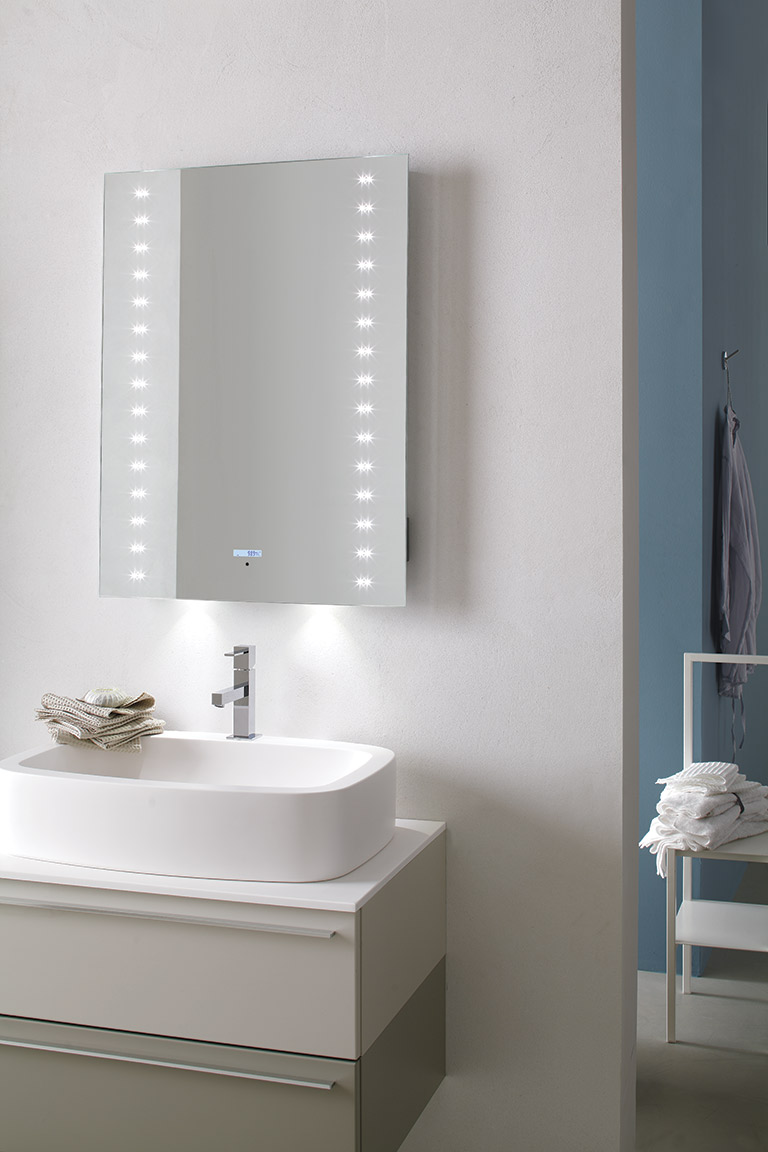 ANDROMEDA la specchiera bagno LED musicale...con Power-Sound System